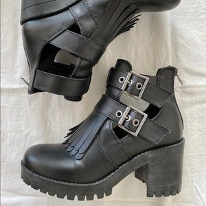 Black Steve Madden Chunky Boots
(3” Heel)